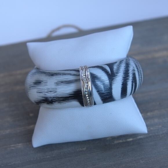 Brighton Trinity Chunky Zebra Bangle Bracelet Acrylic Black White Statement Wide - Picture 1 of 5